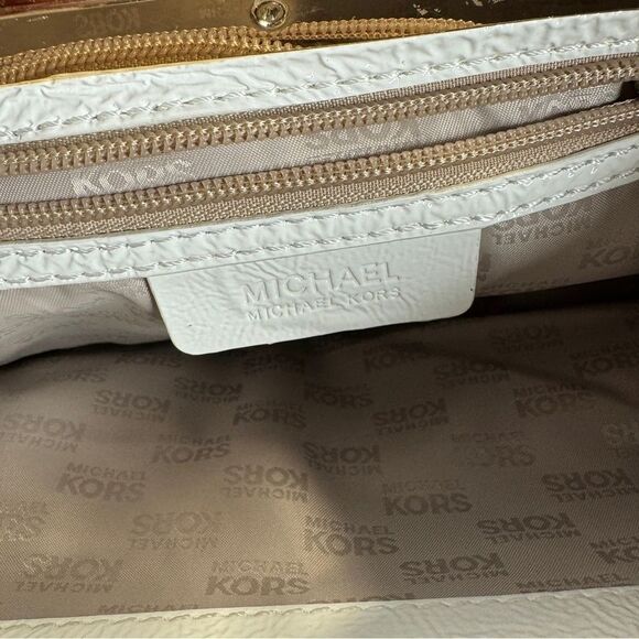 Michael Kors white crinkle patent leather cutout handle clutch bag - Picture 7 of 11